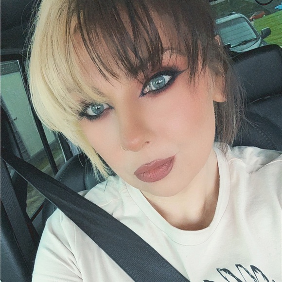 Meet your Posher, Amanda - Picture 5 of 6